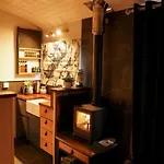 Shepherds Hut In Countryside Near Bath And Chalet