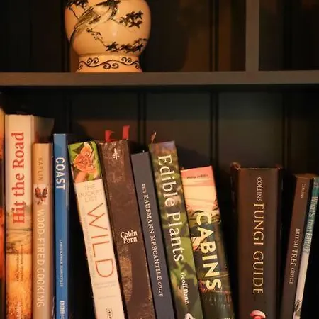 Chalet Shepherds Hut In Countryside Near Bath And Bristol