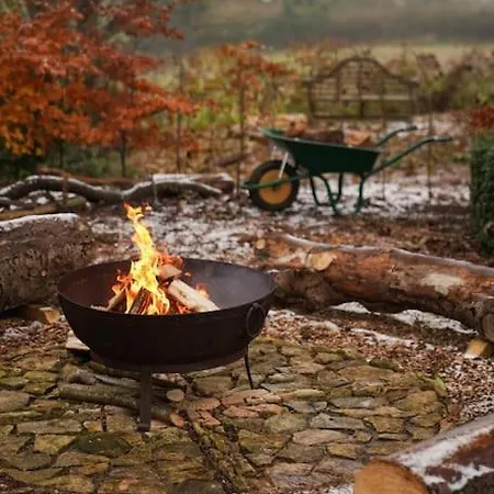 Shepherds Hut In Countryside Near Bath And Шале Бристоль