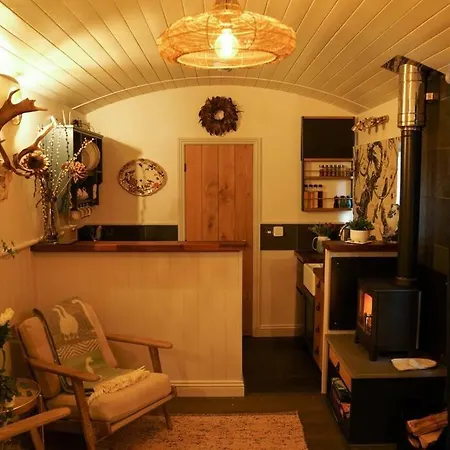 Chalet Shepherds Hut In Countryside Near Bath And Bristol