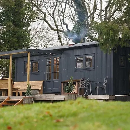 Chalet Shepherds Hut In Countryside Near Bath And Bristol