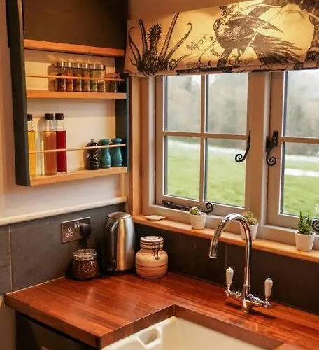 Horská chata Shepherds Hut In Countryside Near Bath And