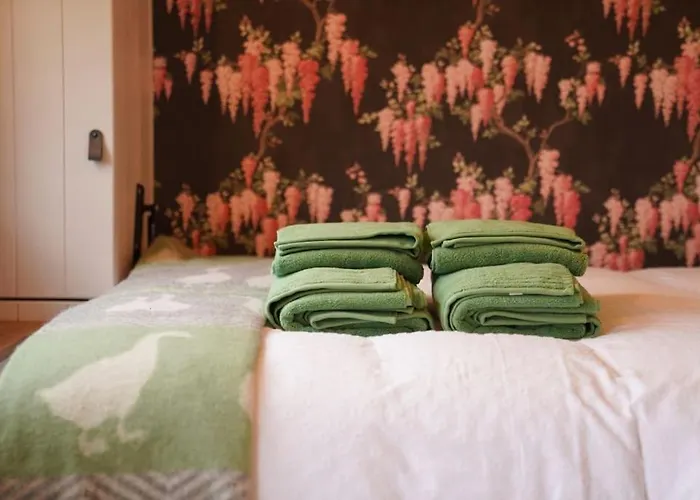 Shepherds Hut In Countryside Near Bath And Horská chata *