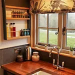 Chalet Shepherds Hut In Countryside Near Bath And