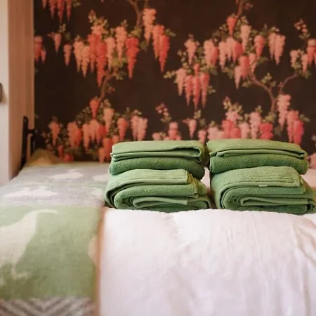 Shepherds Hut In Countryside Near Bath And Chalet *