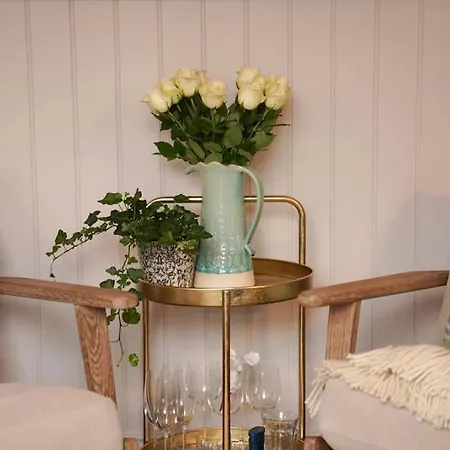 Shepherds Hut In Countryside Near Bath And Chalet *