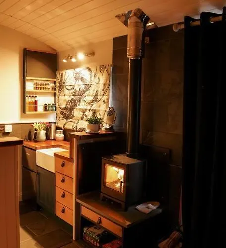 Shepherds Hut In Countryside Near Bath And Шале